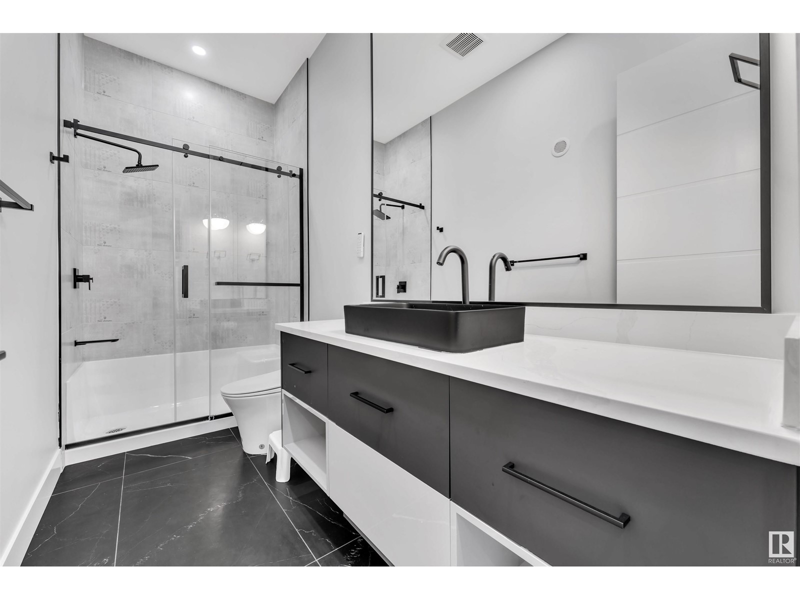 Property at 1736 18 ST NW image 2