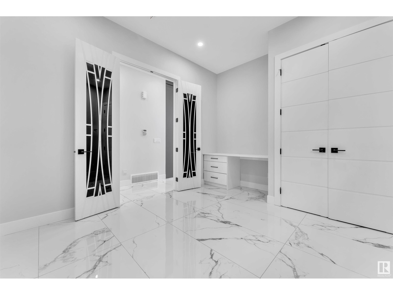 Property at 1736 18 ST NW image 5