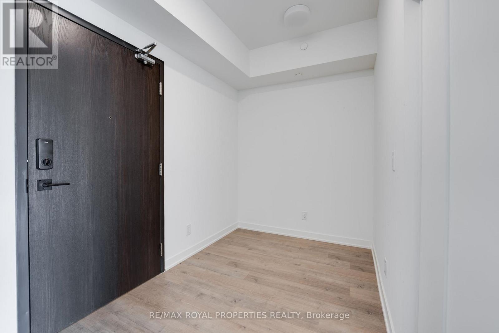 913 - 56 Lakeside Terrace, Barrie, Ontario  L4M 0L4 - Photo 2 - S12069386