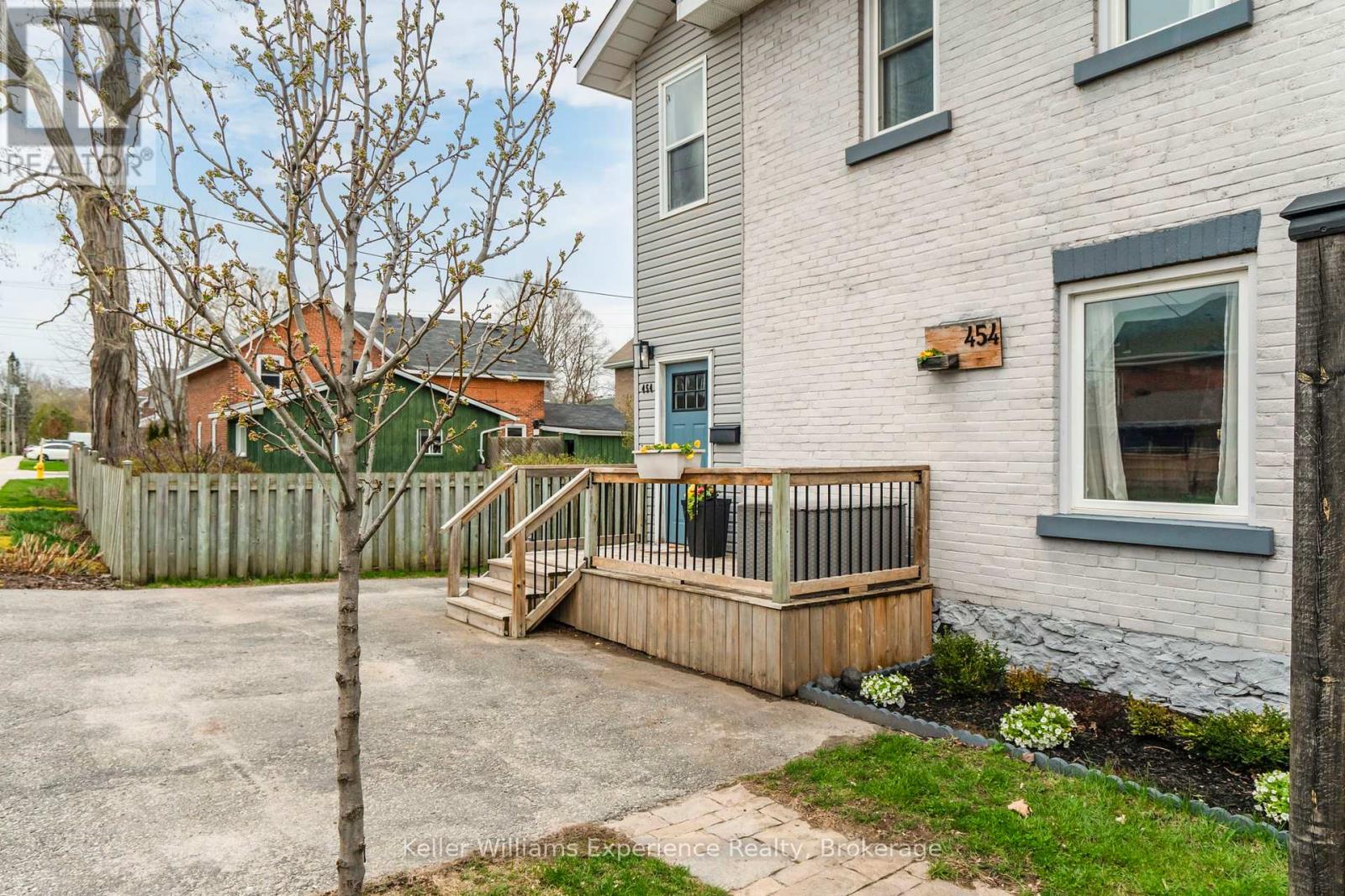 454 Colborne Street, Midland, Ontario  L4R 2K9 - Photo 4 - S12127296