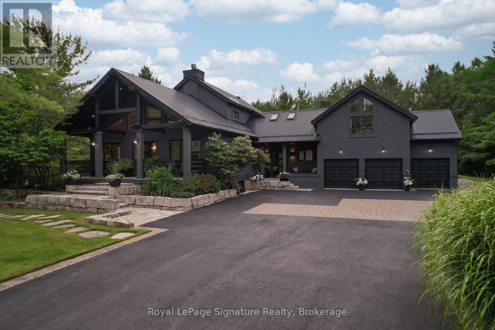 Property at 21 TRAILS END image 2