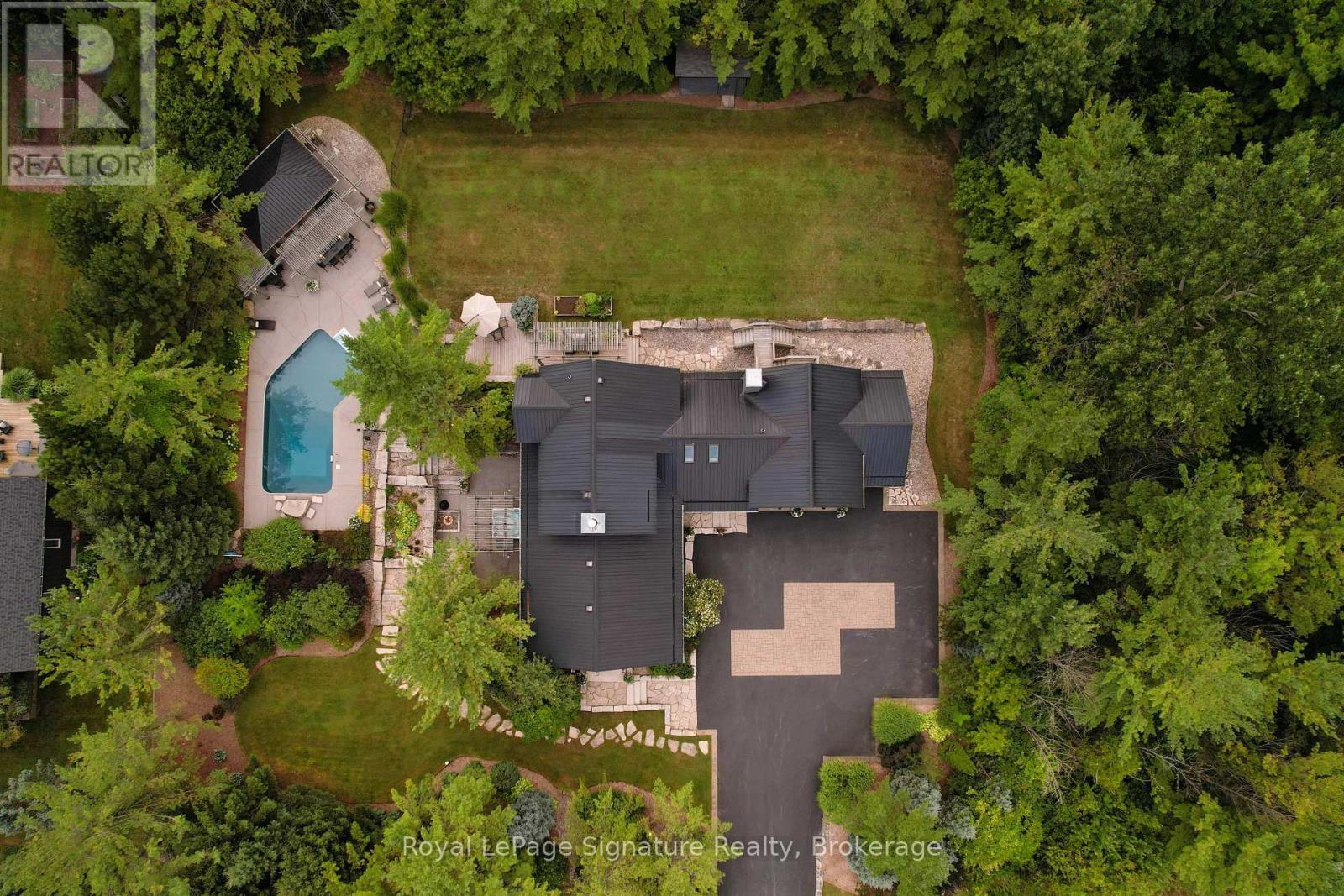 Property at 21 TRAILS END image 4
