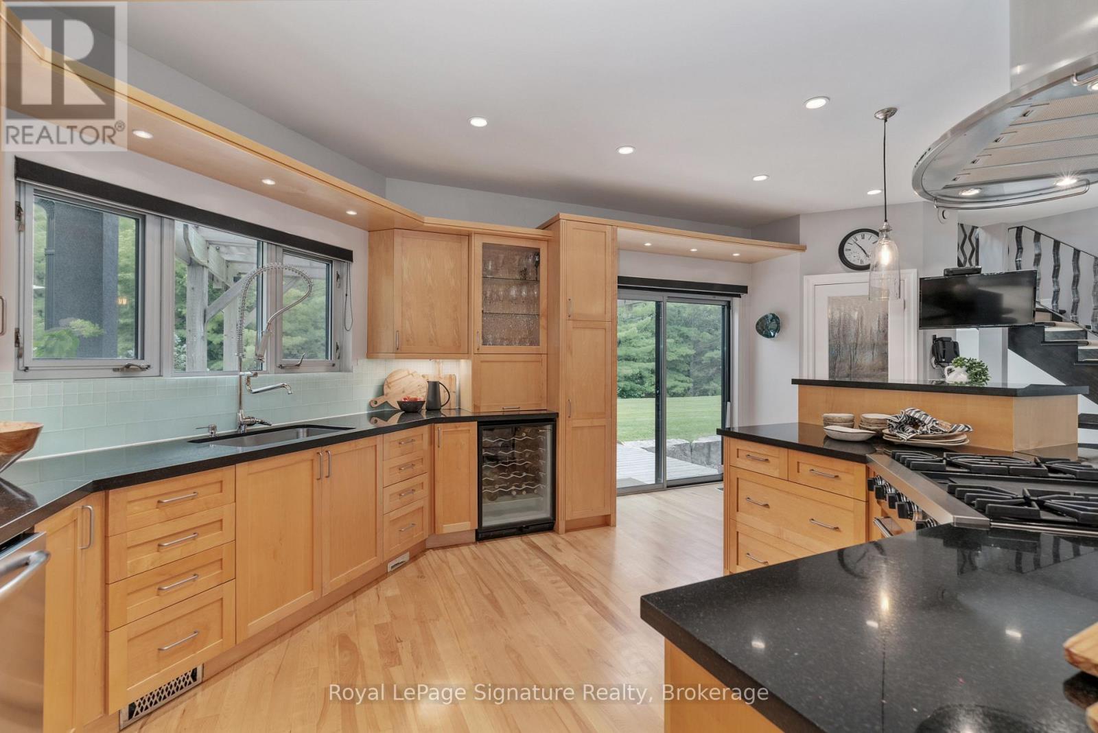 21 Trails End, Collingwood, Ontario  L9Y 5B1 - Photo 9 - S12127355