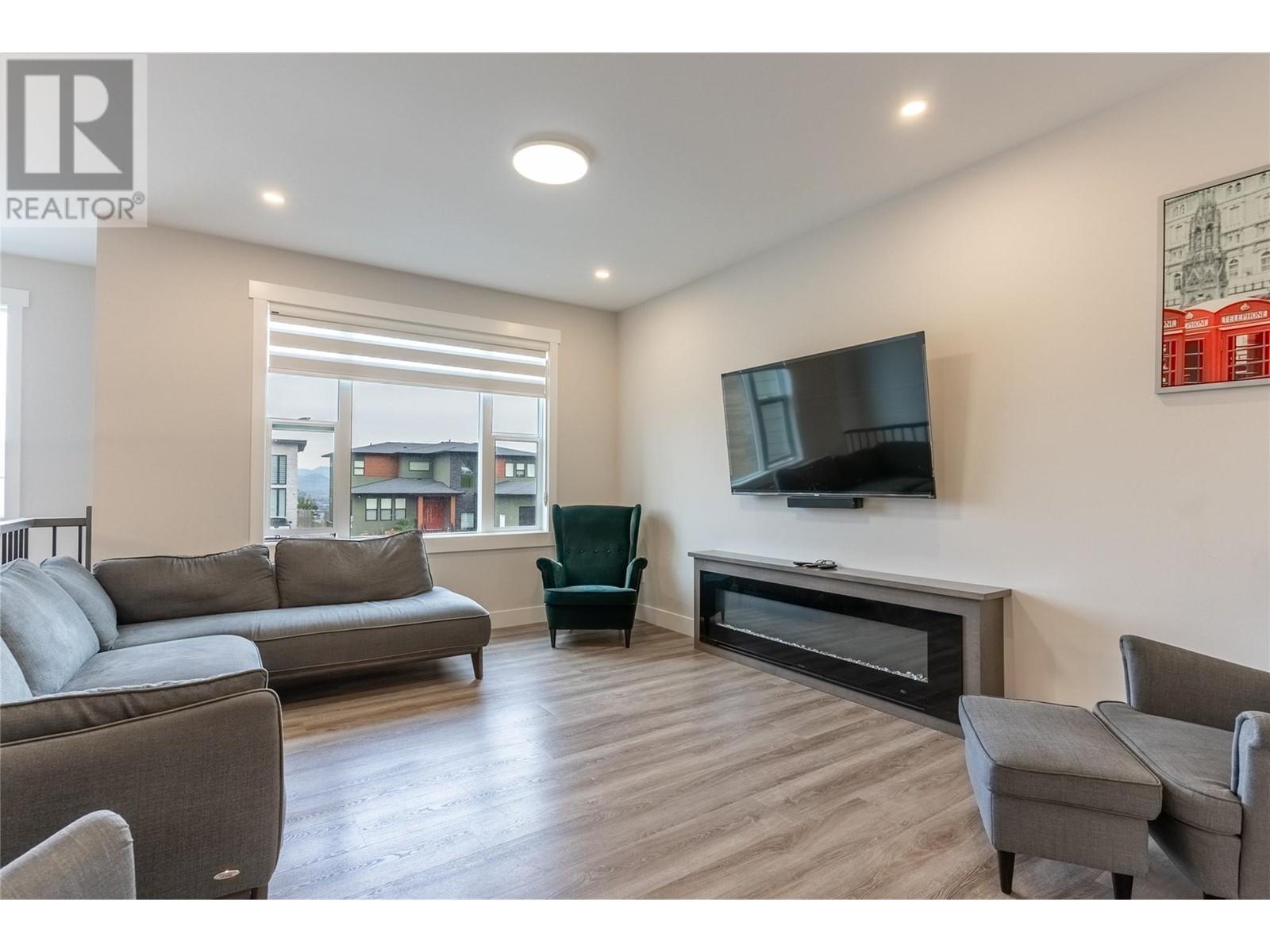 Property at 1097 EDGEHILL Place image 4