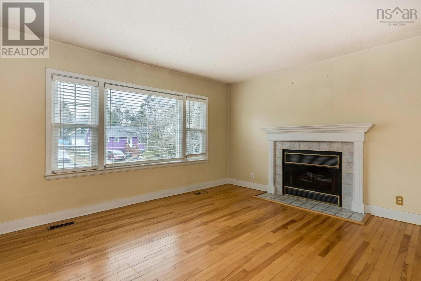Property at 68 Douglas Crescent image 4