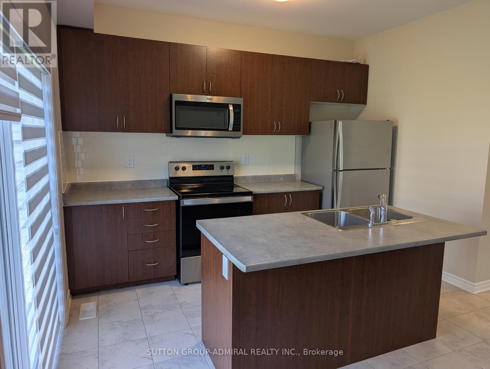 23 Hills Thistle Drive, Wasaga Beach, Ontario  L9Z 0J3 - Photo 7 - S12126317
