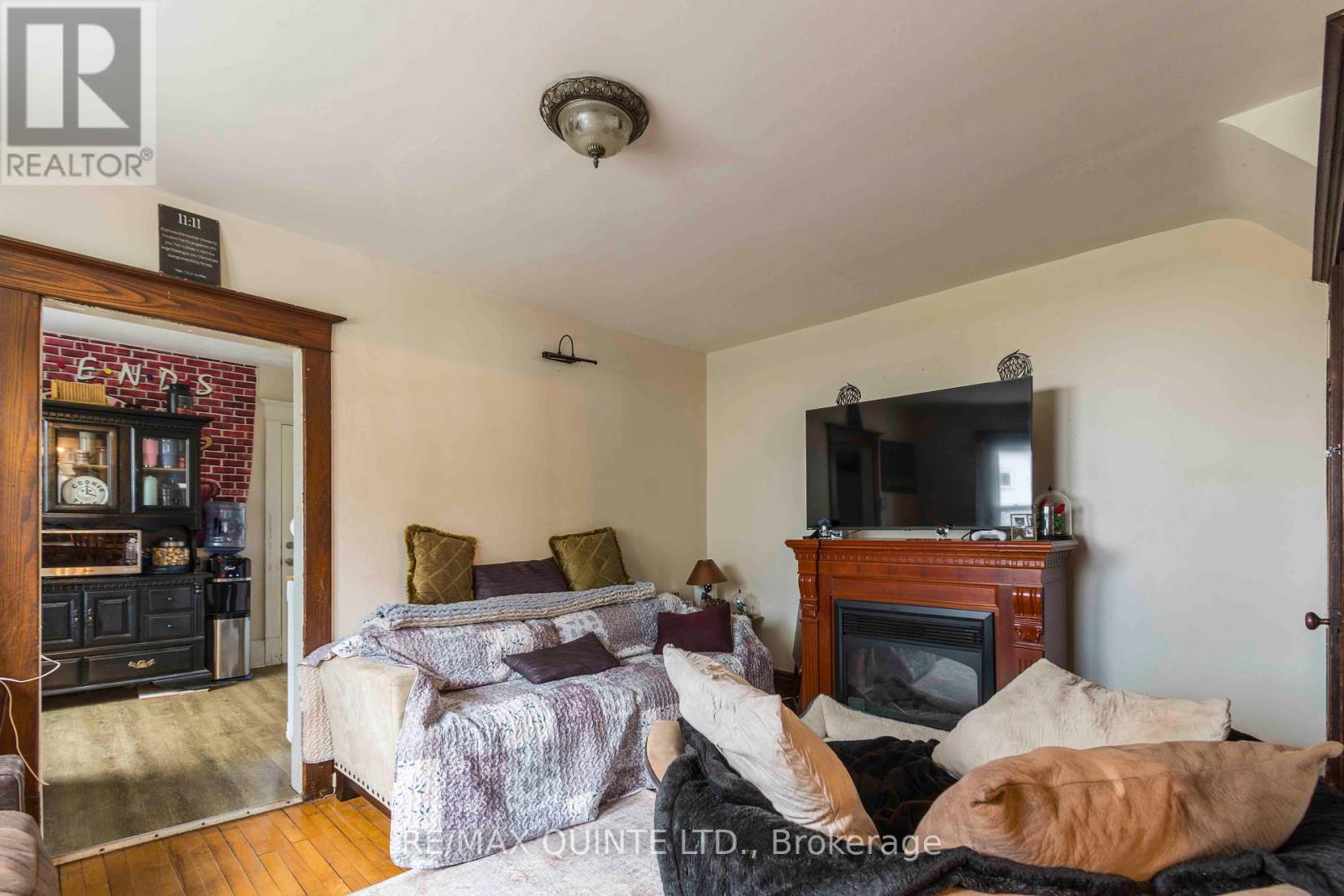 90 Shuter Street, Quinte West (Trenton Ward), Ontario  K8V 1M1 - Photo 7 - X12127334