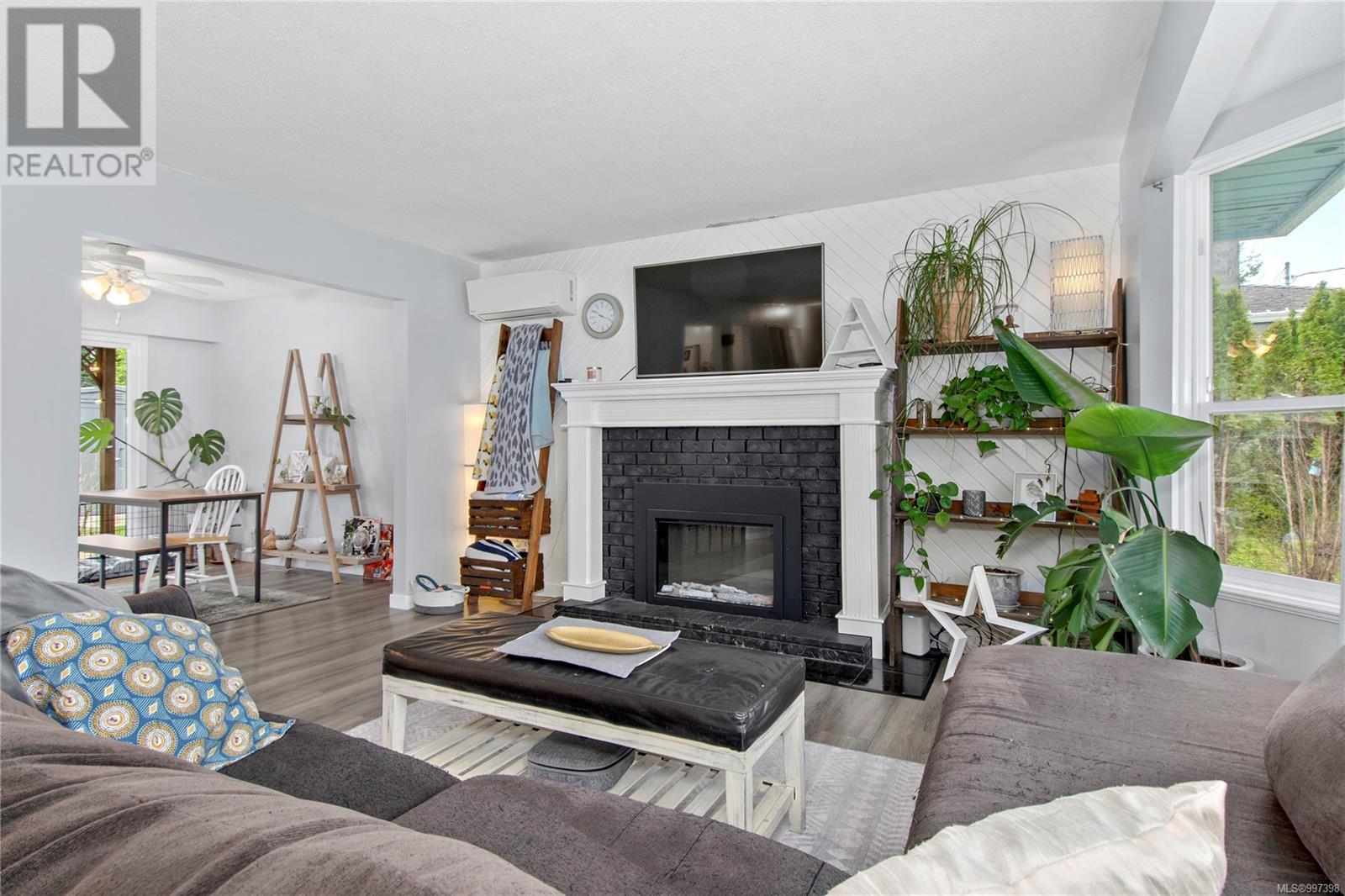 Property at 664 Robron Rd image 5