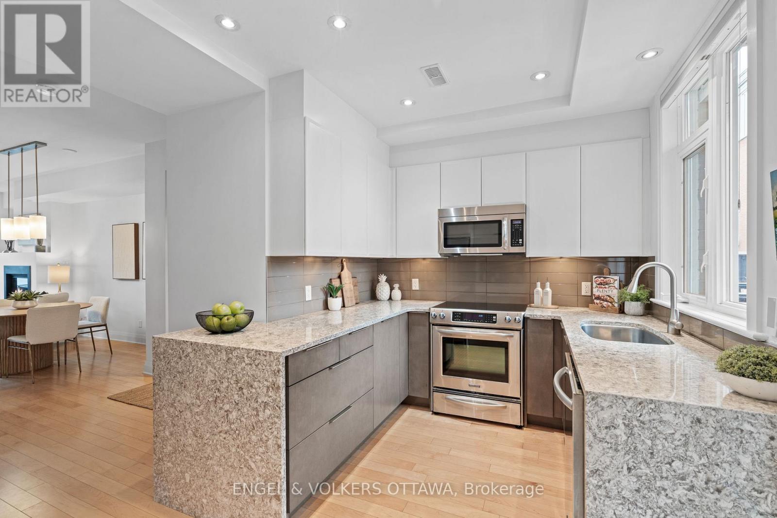 453 Edison Avenue, Ottawa, Ontario  K2A 1S5 - Photo 5 - X12127313