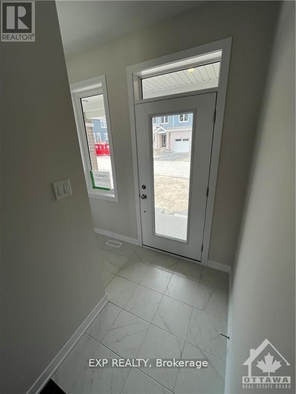 327 Canadensis Lane, Ottawa, Ontario  K2C 3H1 - Photo 4 - X12127327