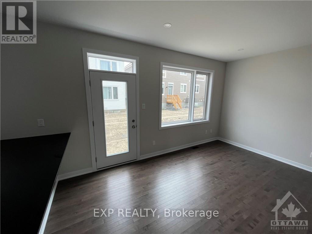 327 Canadensis Lane, Ottawa, Ontario  K2C 3H1 - Photo 7 - X12127327