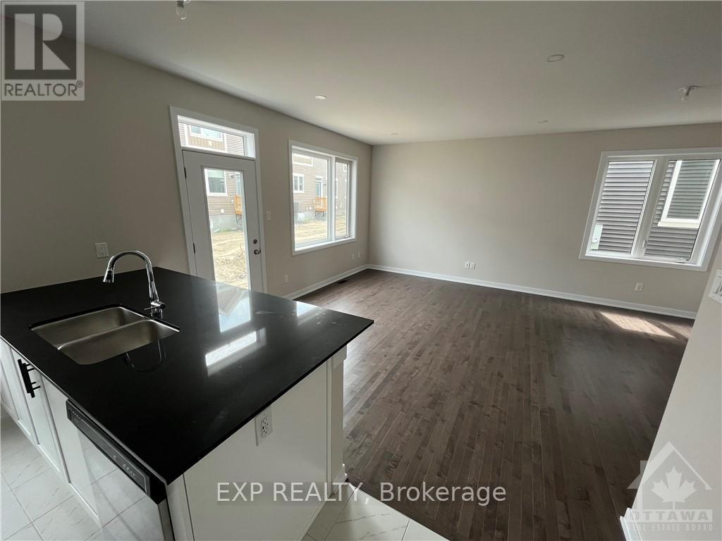 327 Canadensis Lane, Ottawa, Ontario  K2C 3H1 - Photo 8 - X12127327