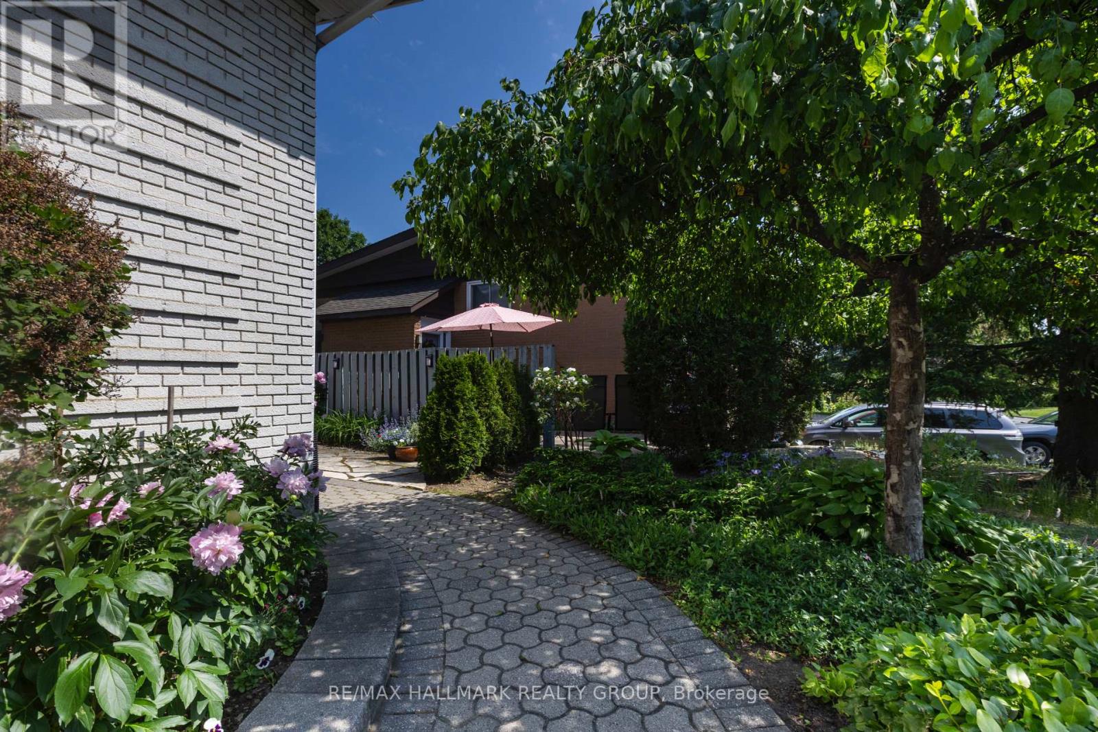 29 Mulvagh Avenue, Ottawa, Ontario  K2E 6M8 - Photo 3 - X12127414