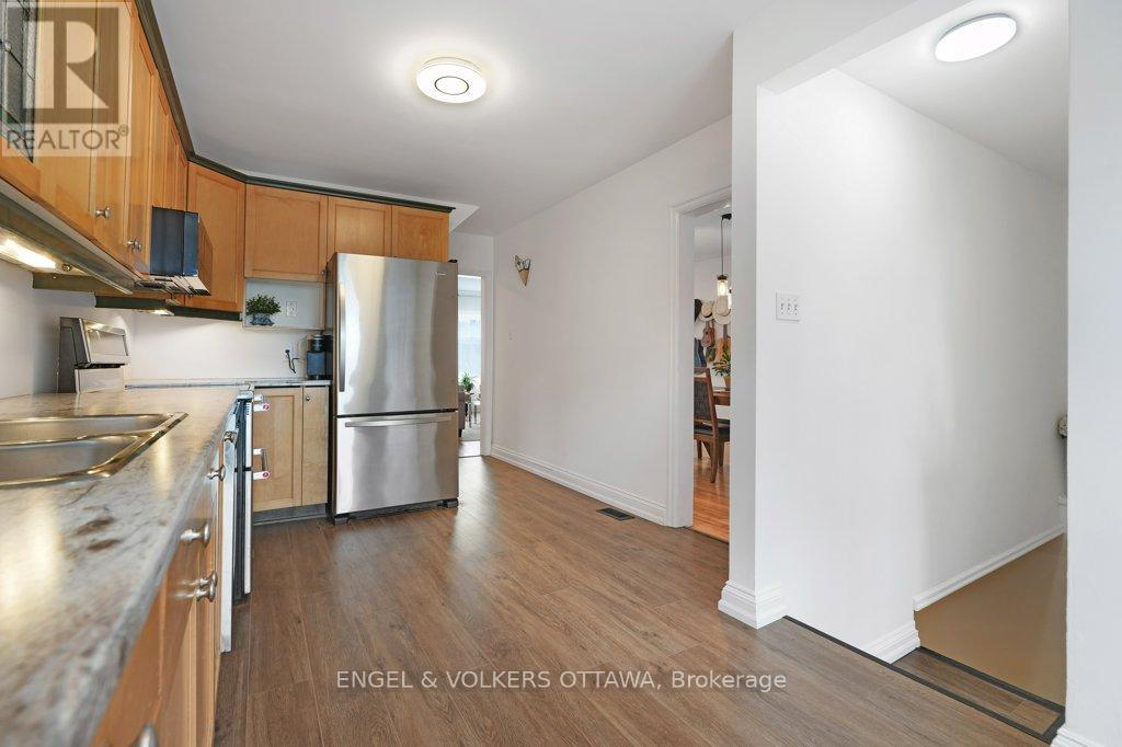 536 Rowanwood Avenue, Ottawa, Ontario  K2A 3E1 - Photo 16 - X12127425