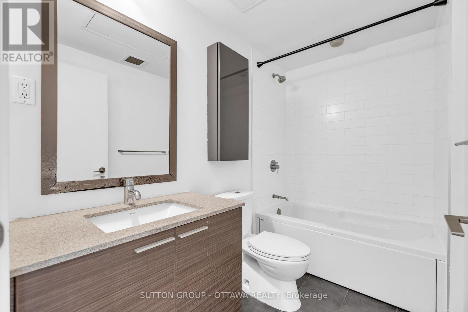 602 - 354 Gladstone Avenue, Ottawa, Ontario  K2P 0R4 - Photo 9 - X12127472