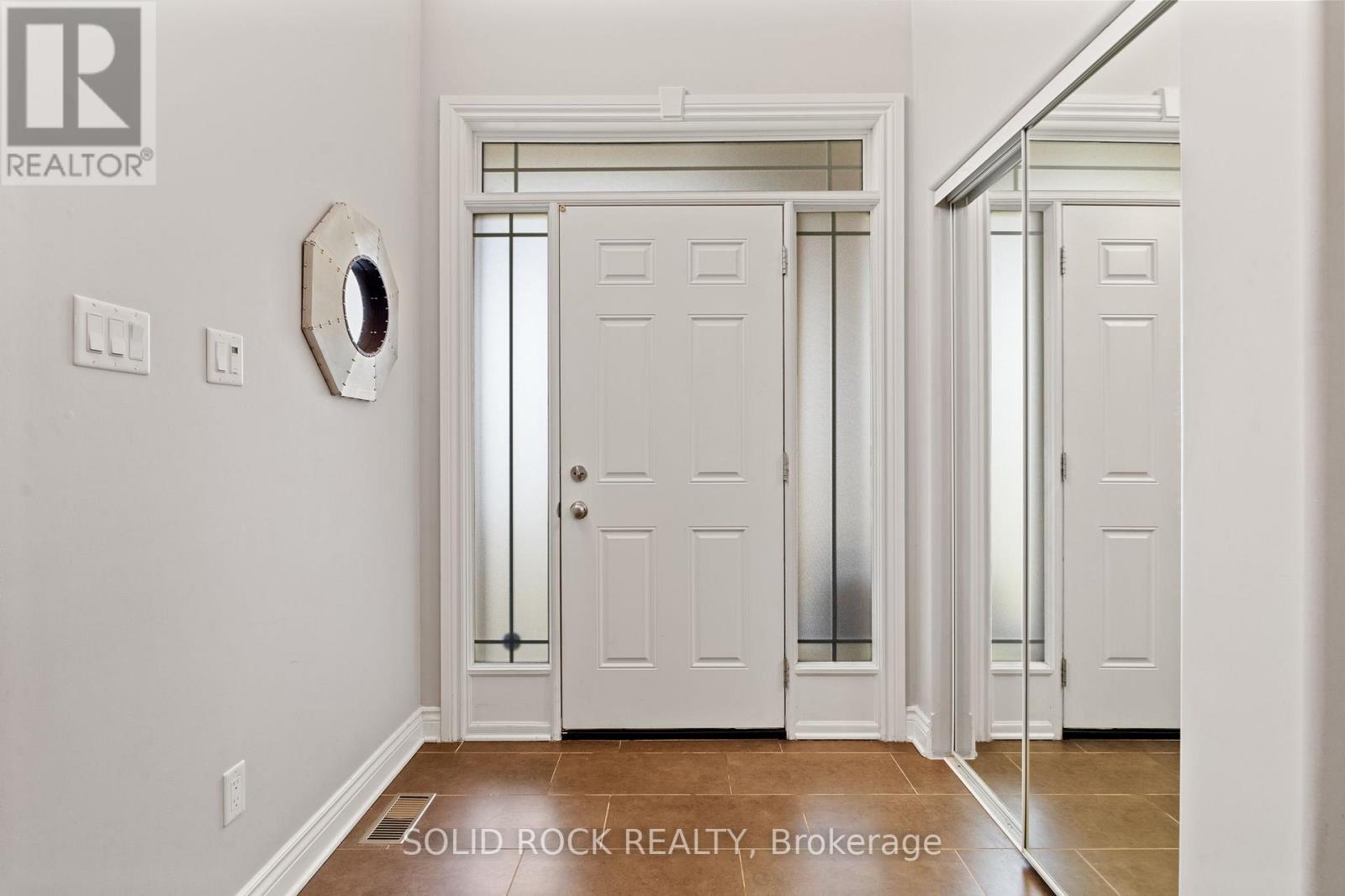 Property at 422 MERCURY STREET E image 3