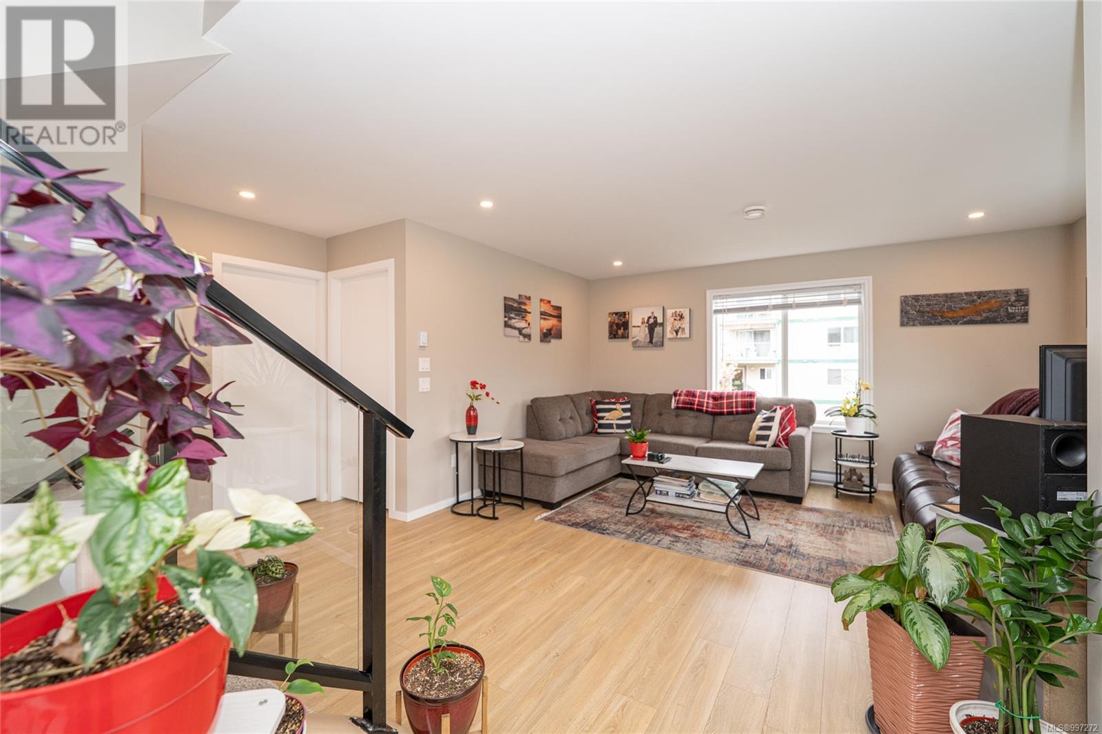 Property at 1 50 King George St N image 4