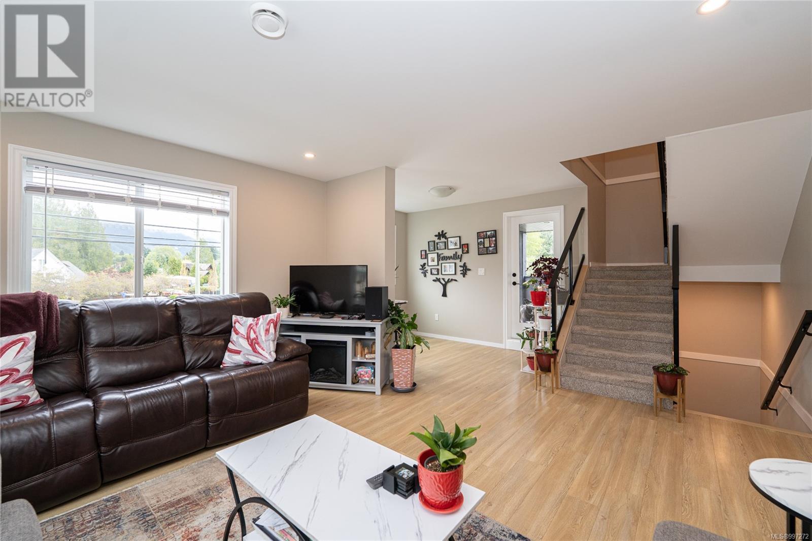 Property at 1 50 King George St N image 5