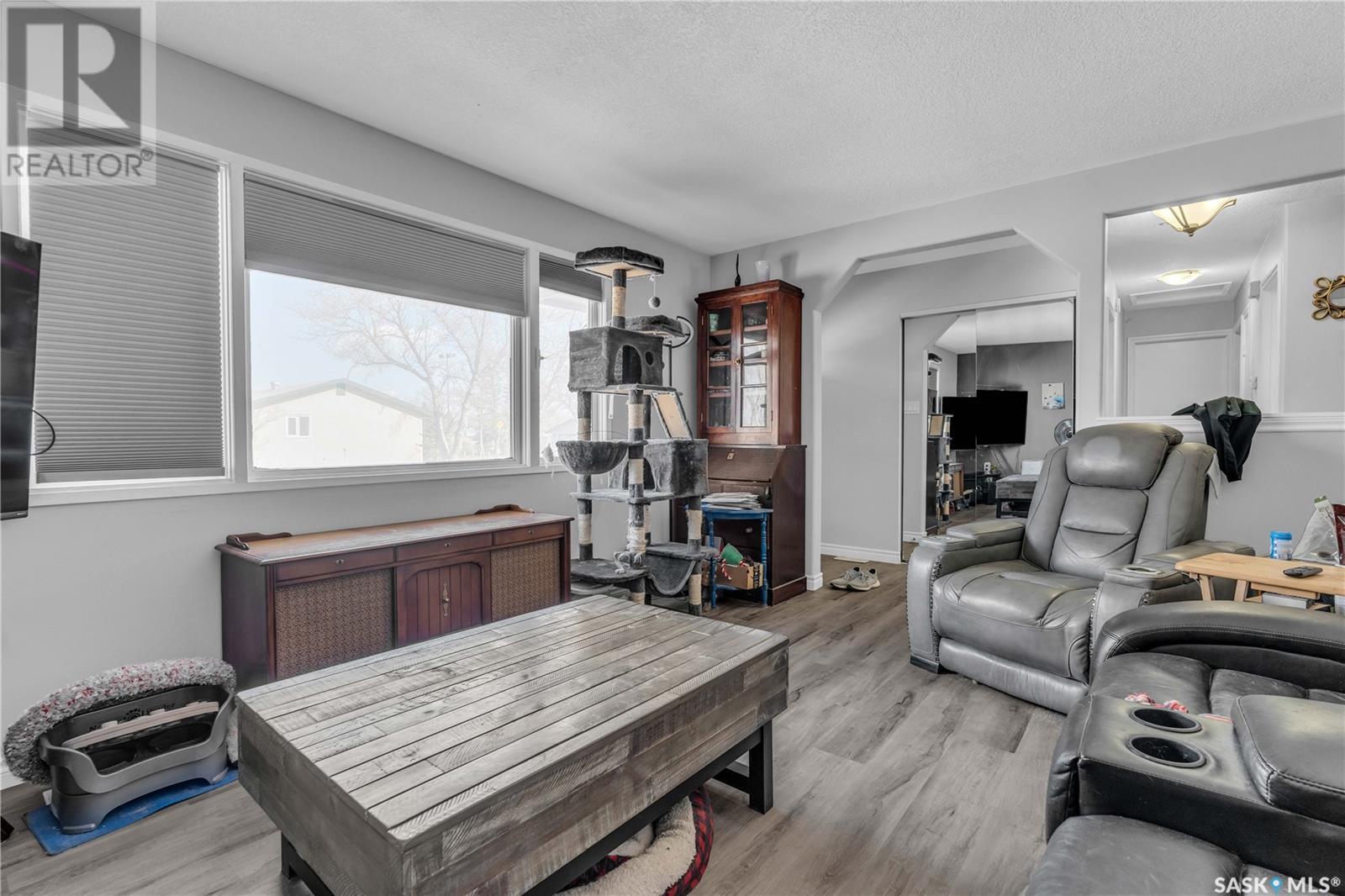 Property at 105 Borlase CRESCENT image 1