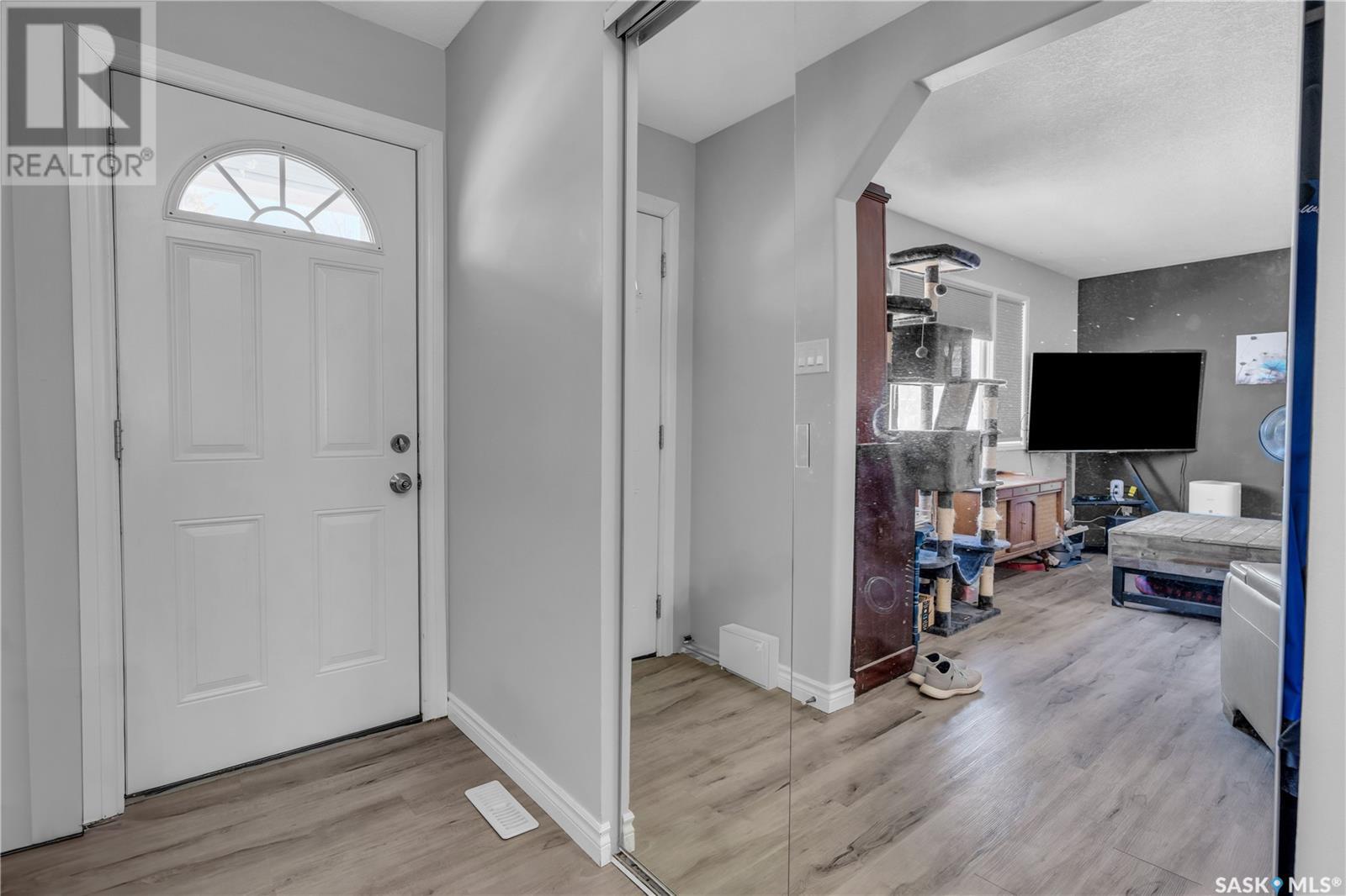 Property at 105 Borlase CRESCENT image 5