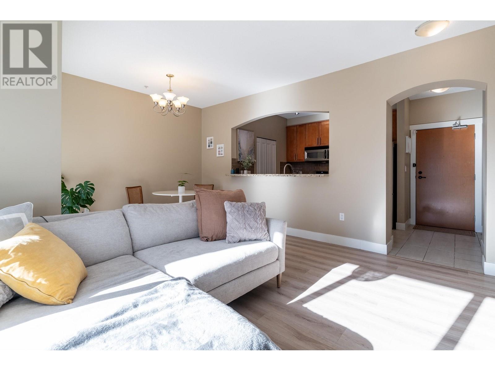 Listing Picture 10 of 33 : 301 4885 VALLEY DRIVE, Vancouver / 溫哥華 - 魯藝地產 Yvonne Lu Group - MLS Medallion Club Member