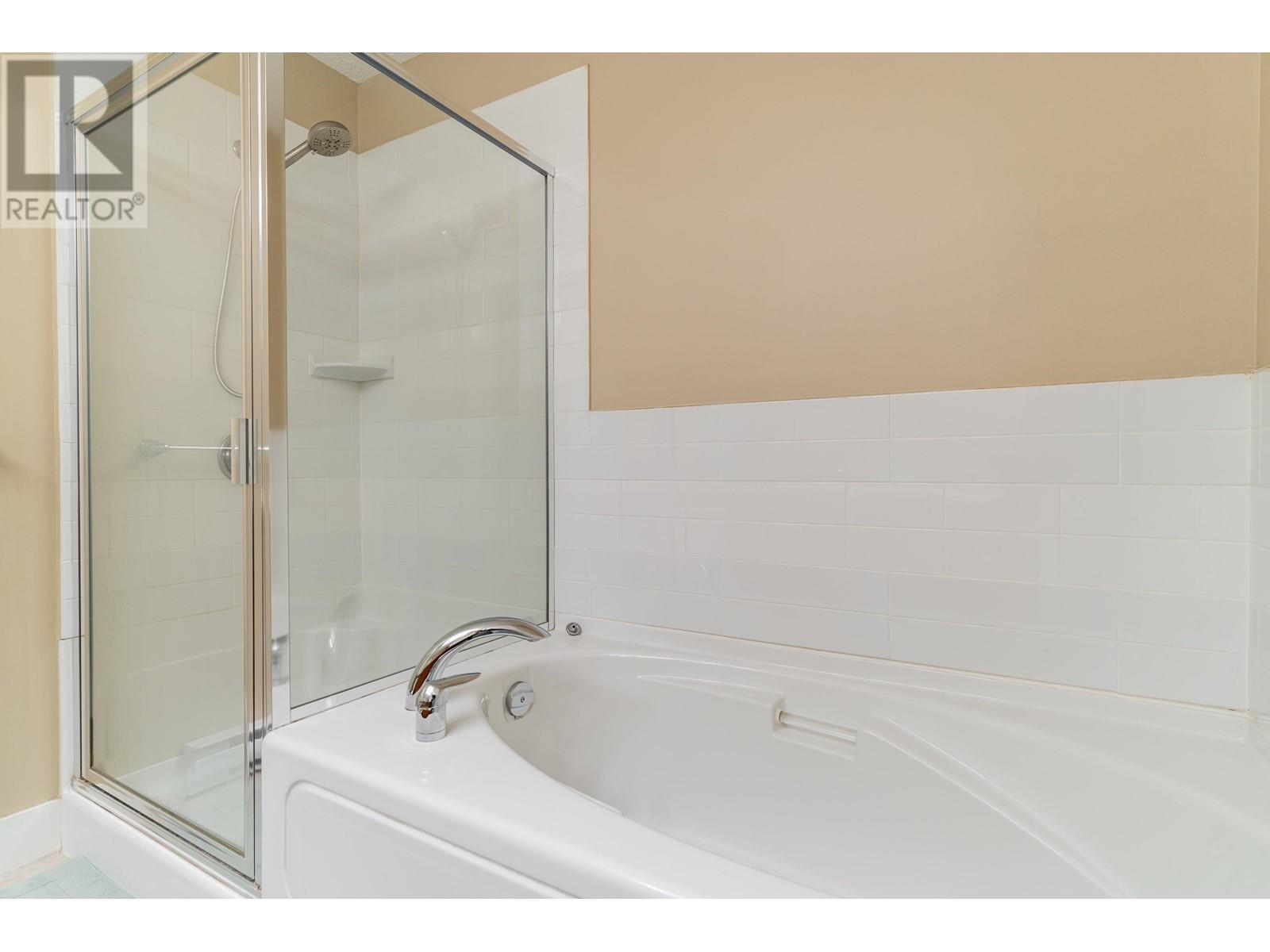 Listing Picture 25 of 33 : 301 4885 VALLEY DRIVE, Vancouver / 溫哥華 - 魯藝地產 Yvonne Lu Group - MLS Medallion Club Member