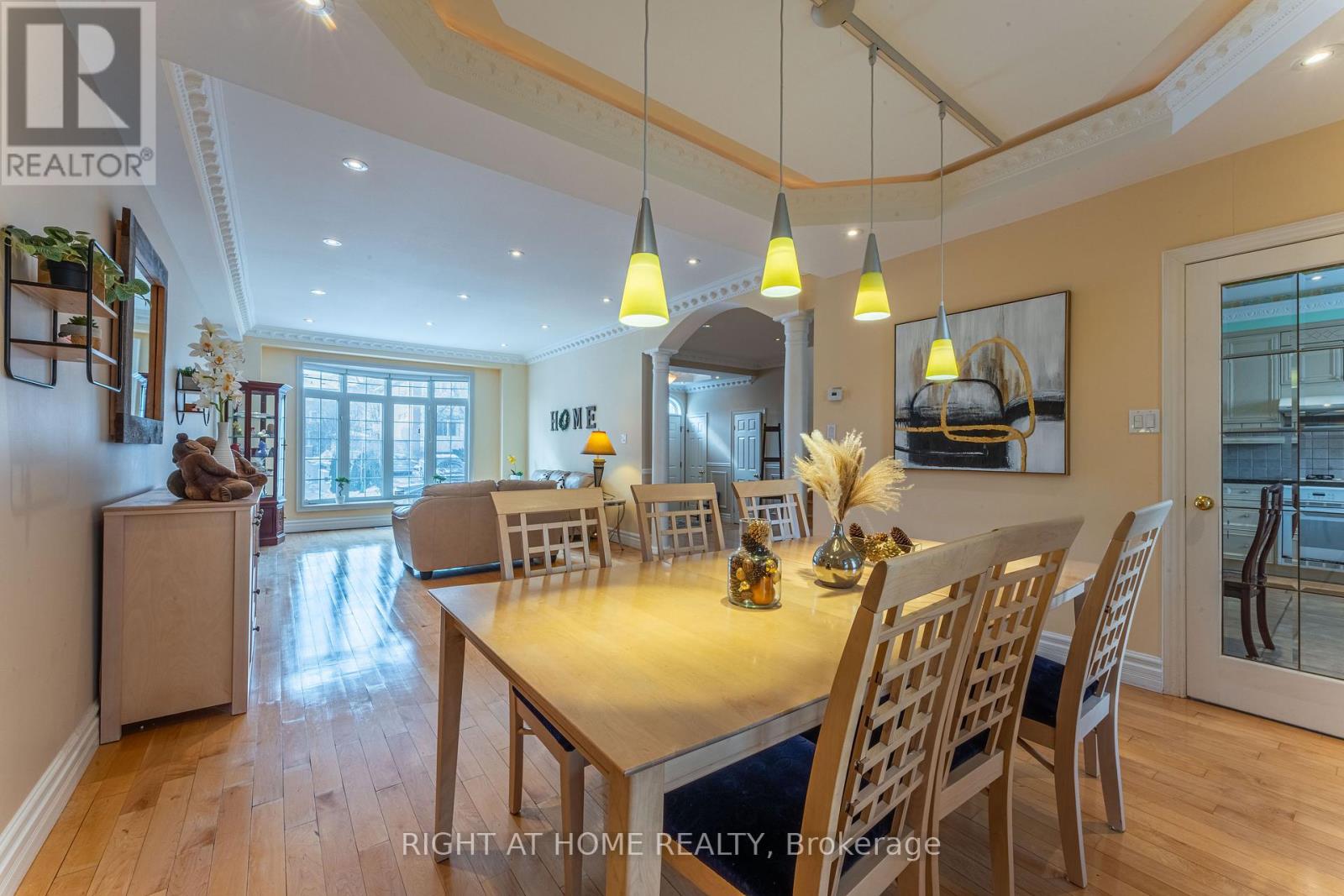 24 Malcolm Road, Toronto, Ontario  M4G 1X8 - Photo 11 - C12127174