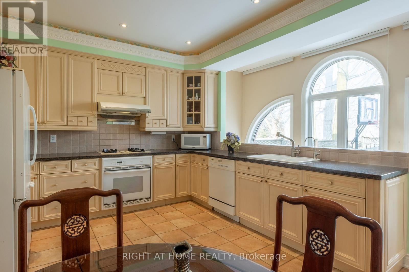 24 Malcolm Road, Toronto, Ontario  M4G 1X8 - Photo 13 - C12127174