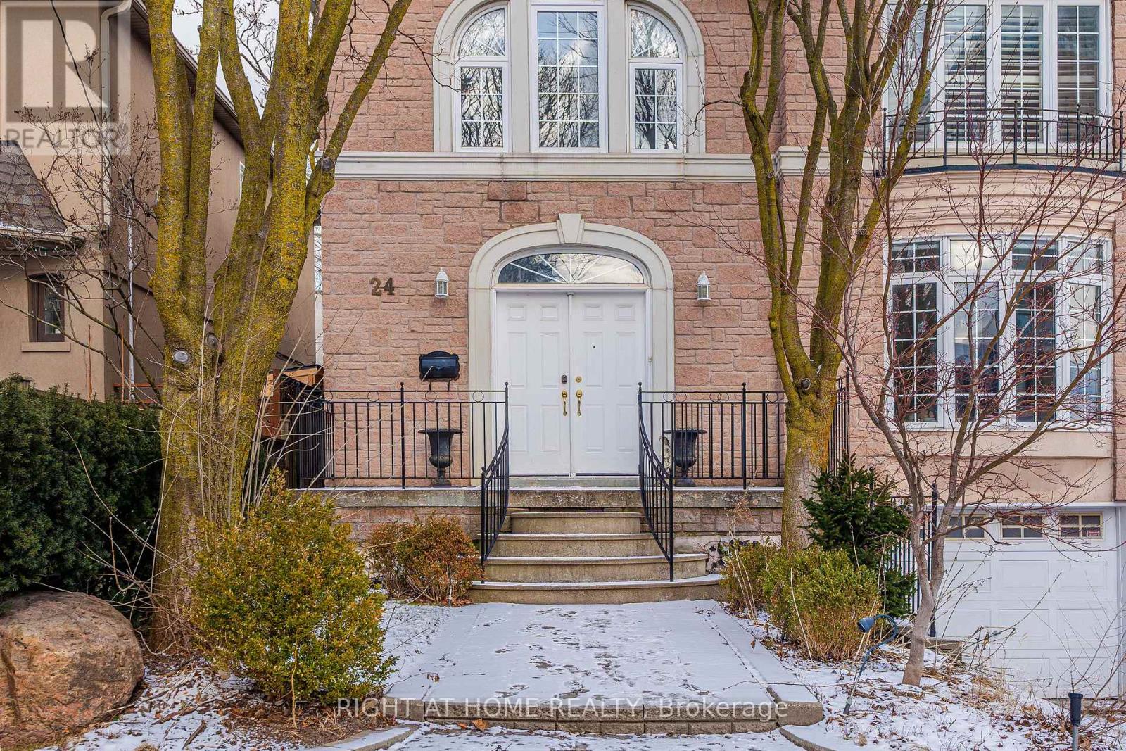 24 Malcolm Road, Toronto, Ontario  M4G 1X8 - Photo 2 - C12127174