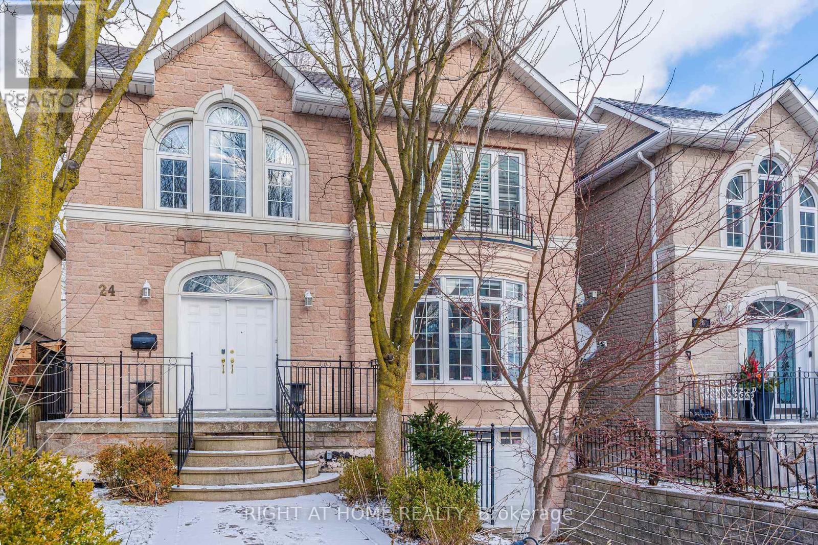 24 Malcolm Road, Toronto, Ontario  M4G 1X8 - Photo 3 - C12127174