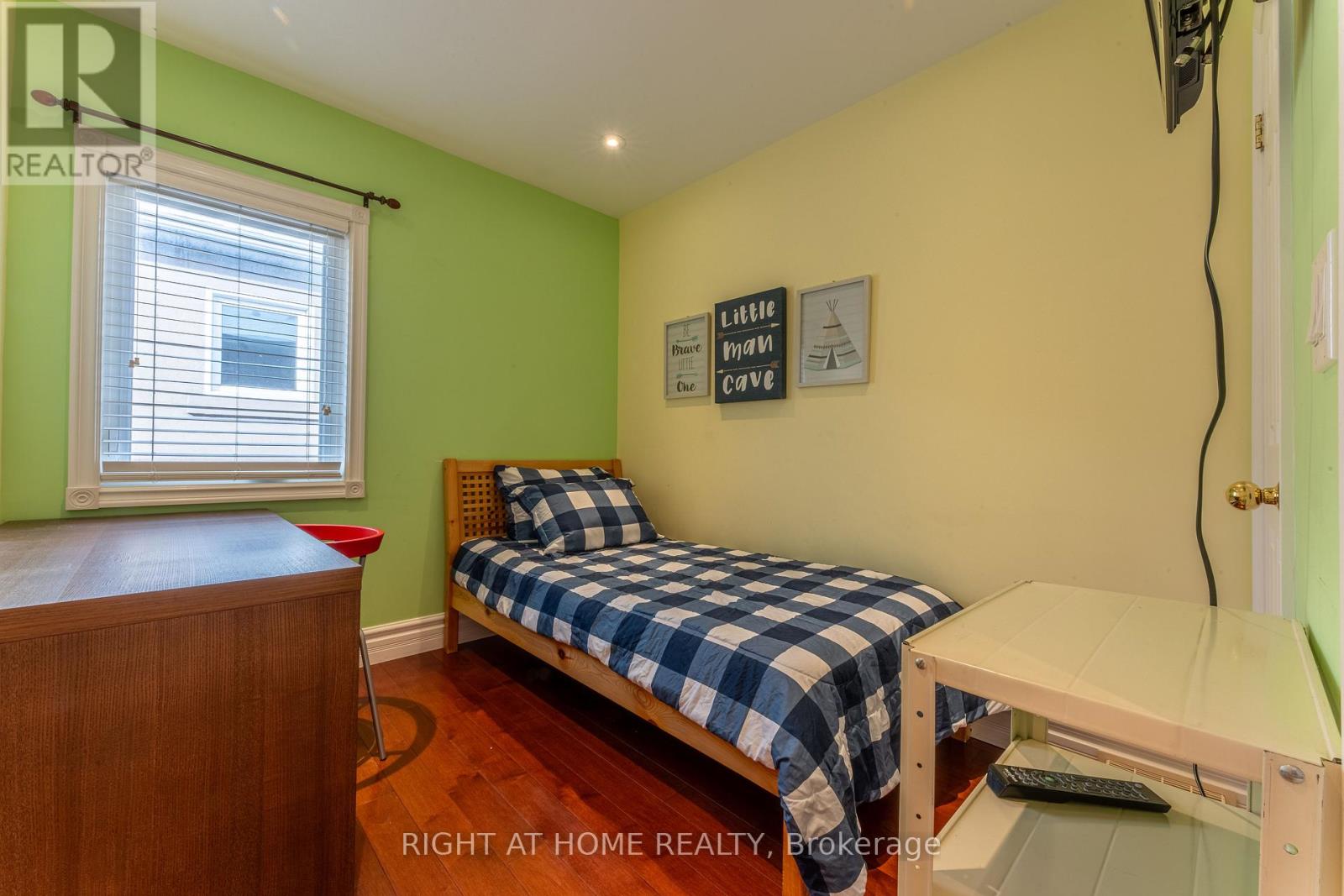 24 Malcolm Road, Toronto, Ontario  M4G 1X8 - Photo 37 - C12127174