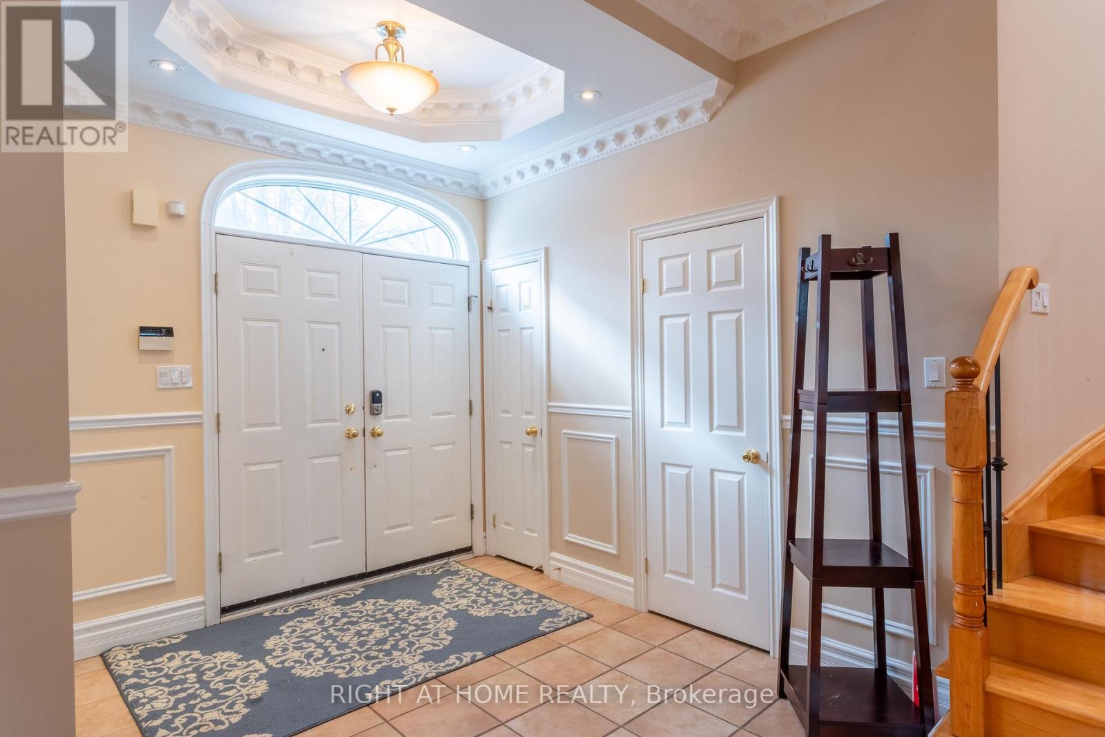 24 Malcolm Road, Toronto, Ontario  M4G 1X8 - Photo 4 - C12127174