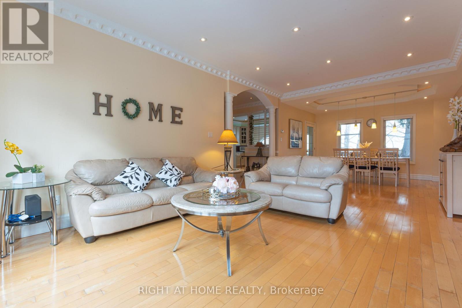 24 Malcolm Road, Toronto, Ontario  M4G 1X8 - Photo 6 - C12127174