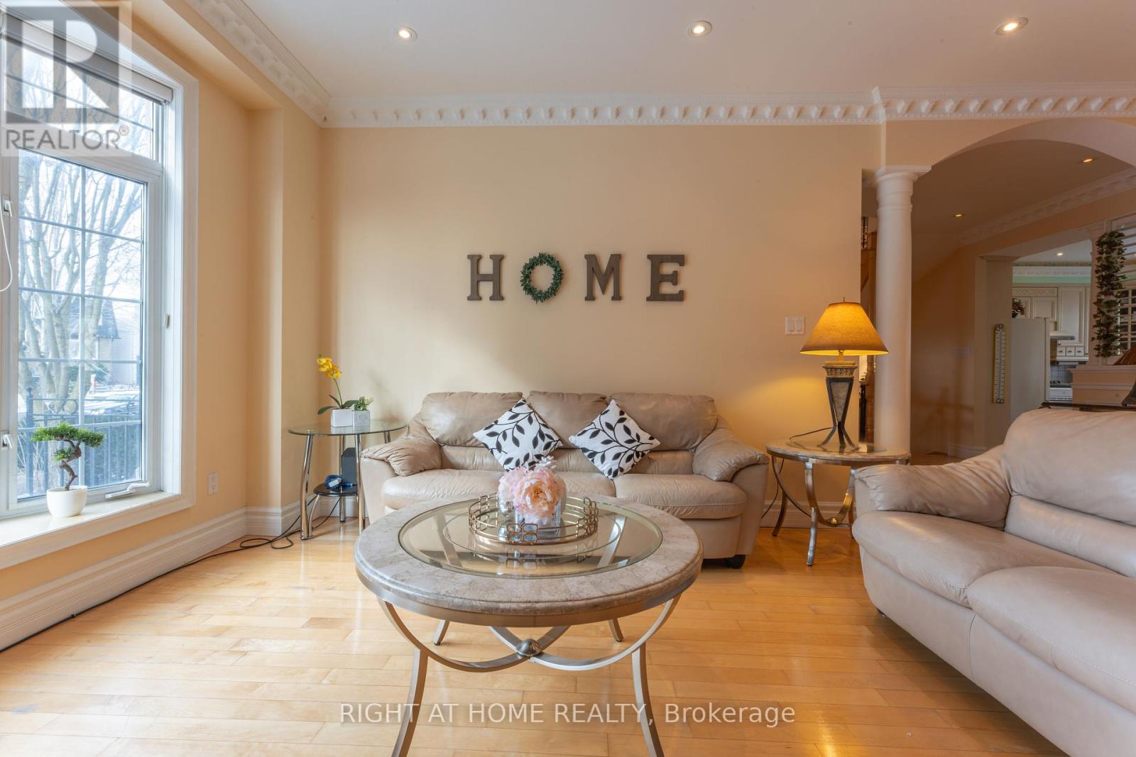 24 Malcolm Road, Toronto, Ontario  M4G 1X8 - Photo 7 - C12127174