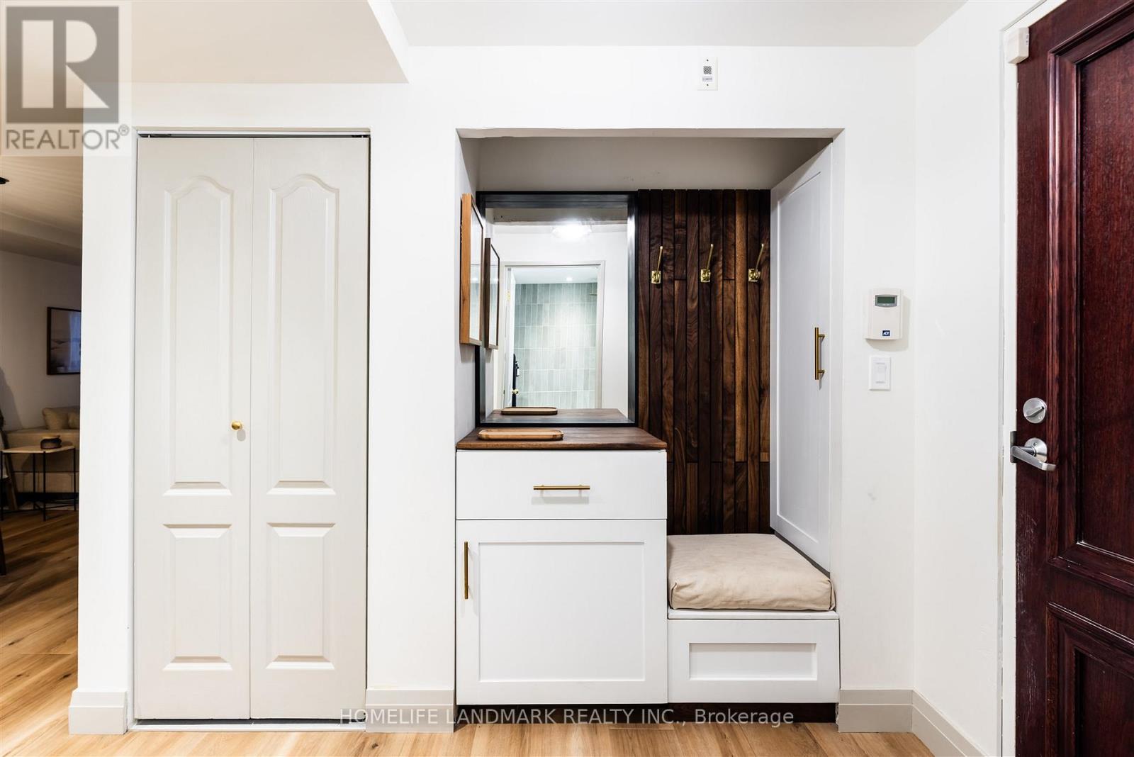 201 - 9 Greenbriar Road, Toronto, Ontario  M2K 1H4 - Photo 2 - C12127309