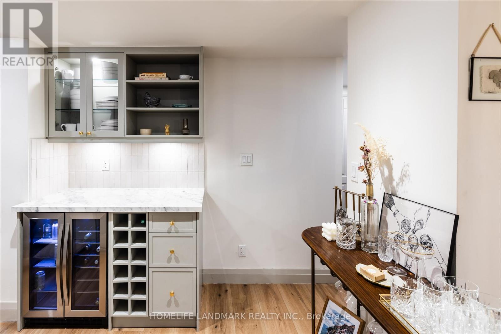201 - 9 Greenbriar Road, Toronto, Ontario  M2K 1H4 - Photo 4 - C12127309