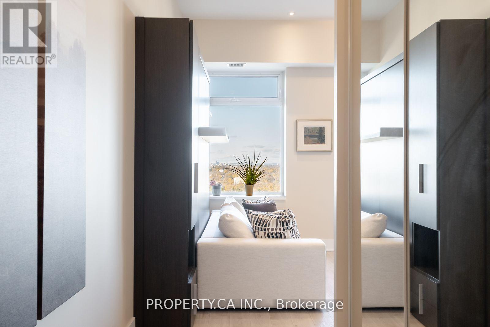 1728 - 111 St Clair Avenue W, Toronto, Ontario  M4V 1N5 - Photo 18 - C12127436