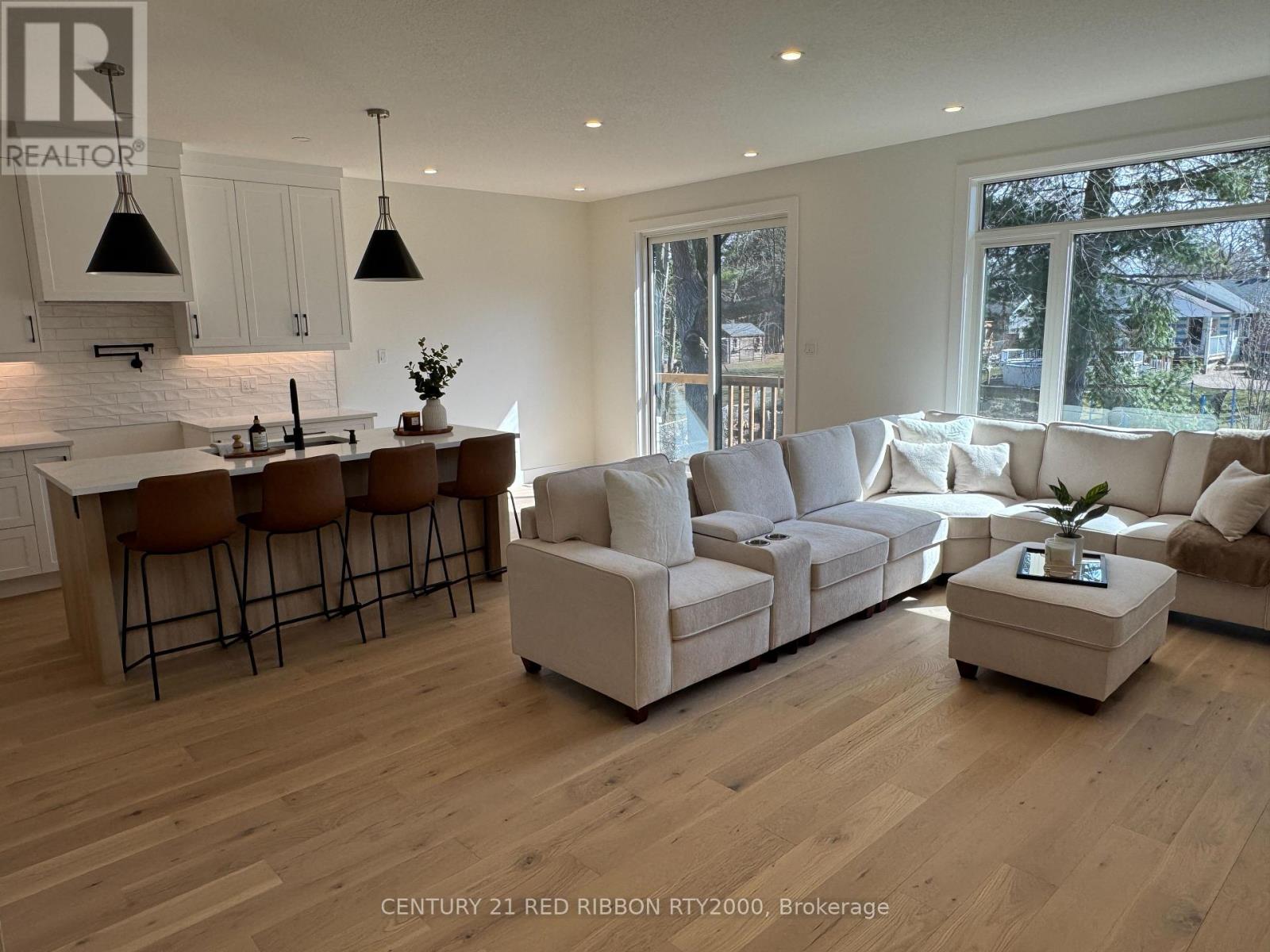 Property at 26 - 430 HEAD STREET N image 3