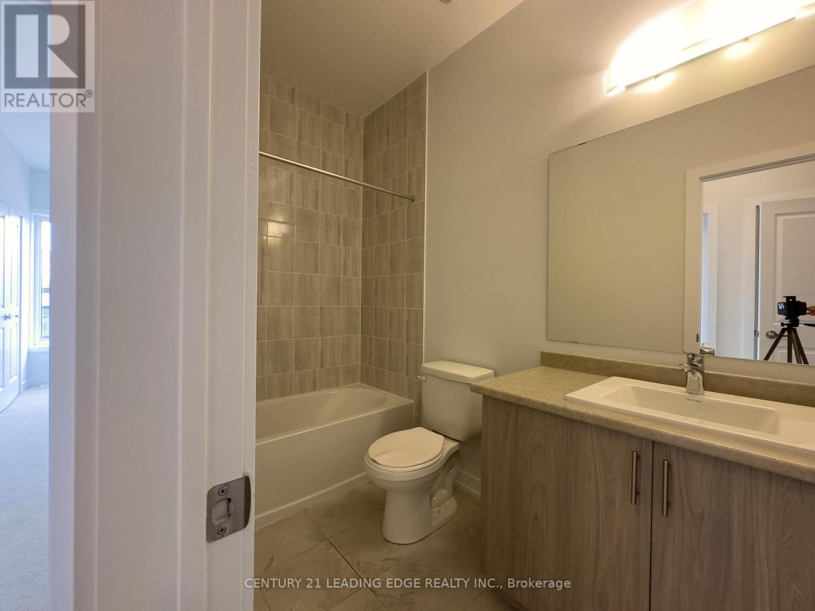 Upper - 66 Danielle Moore Circle, Toronto, Ontario  M1P 0G9 - Photo 16 - E12127210
