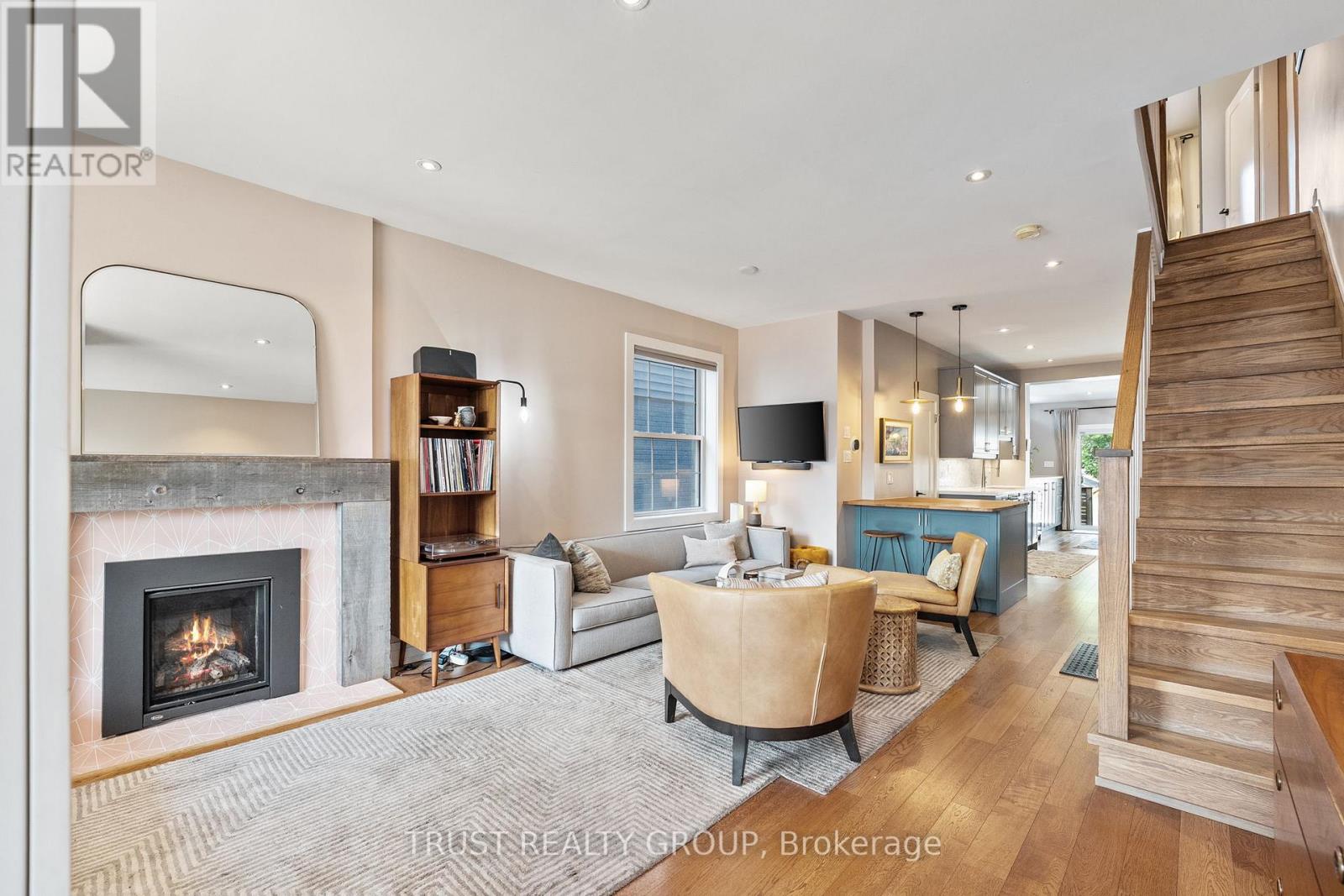 262 Queensdale Avenue, Toronto (Danforth Village-East York), Ontario  M4C 2B2 - Photo 3 - E12127248