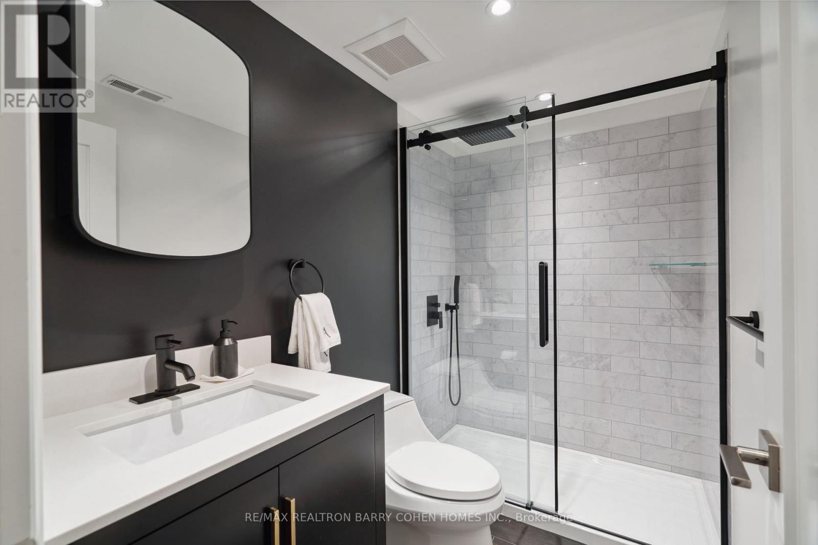 15 Park Lane Circle, Toronto, Ontario  M3B 1Z8 - Photo 24 - C12120460