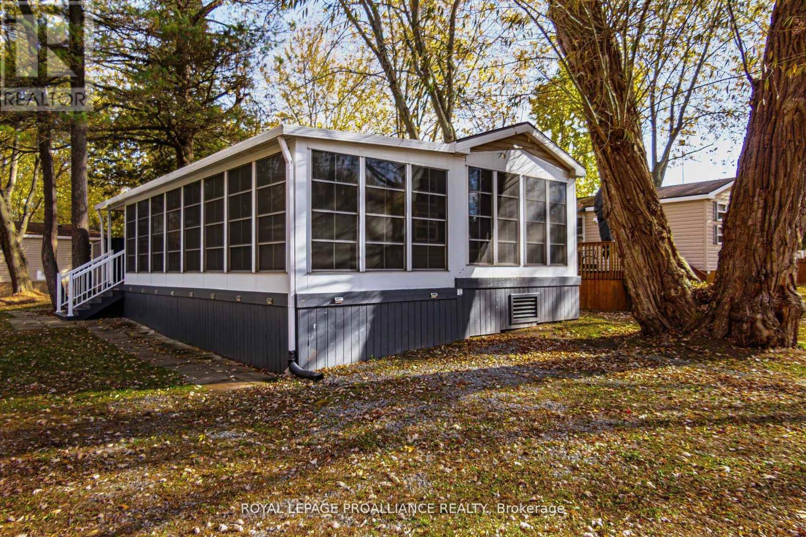 486 County Rd 18-3 Park Meadow Lane, Prince Edward County, Ontario  K8V 1P0 - Photo 2 - X12112284