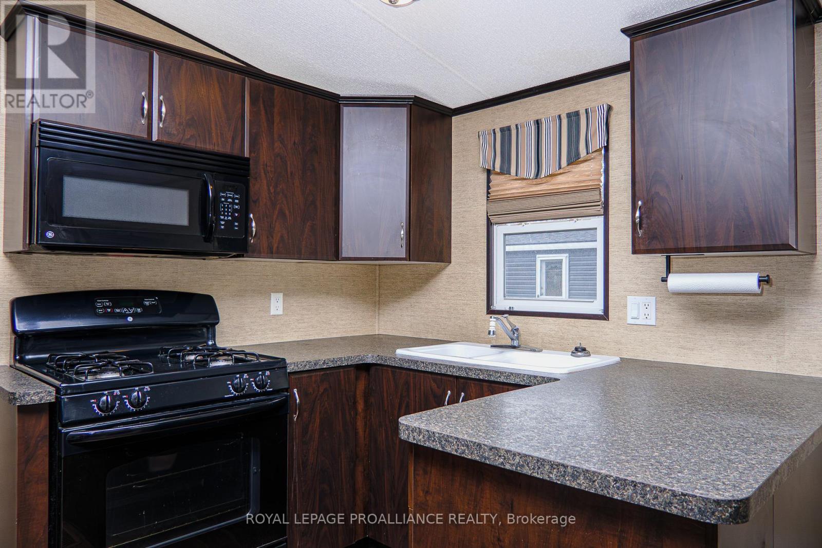 4 Park Meadow Lane - 486 County Rd 18, Prince Edward County, Ontario  K0K 1P0 - Photo 16 - X12126505