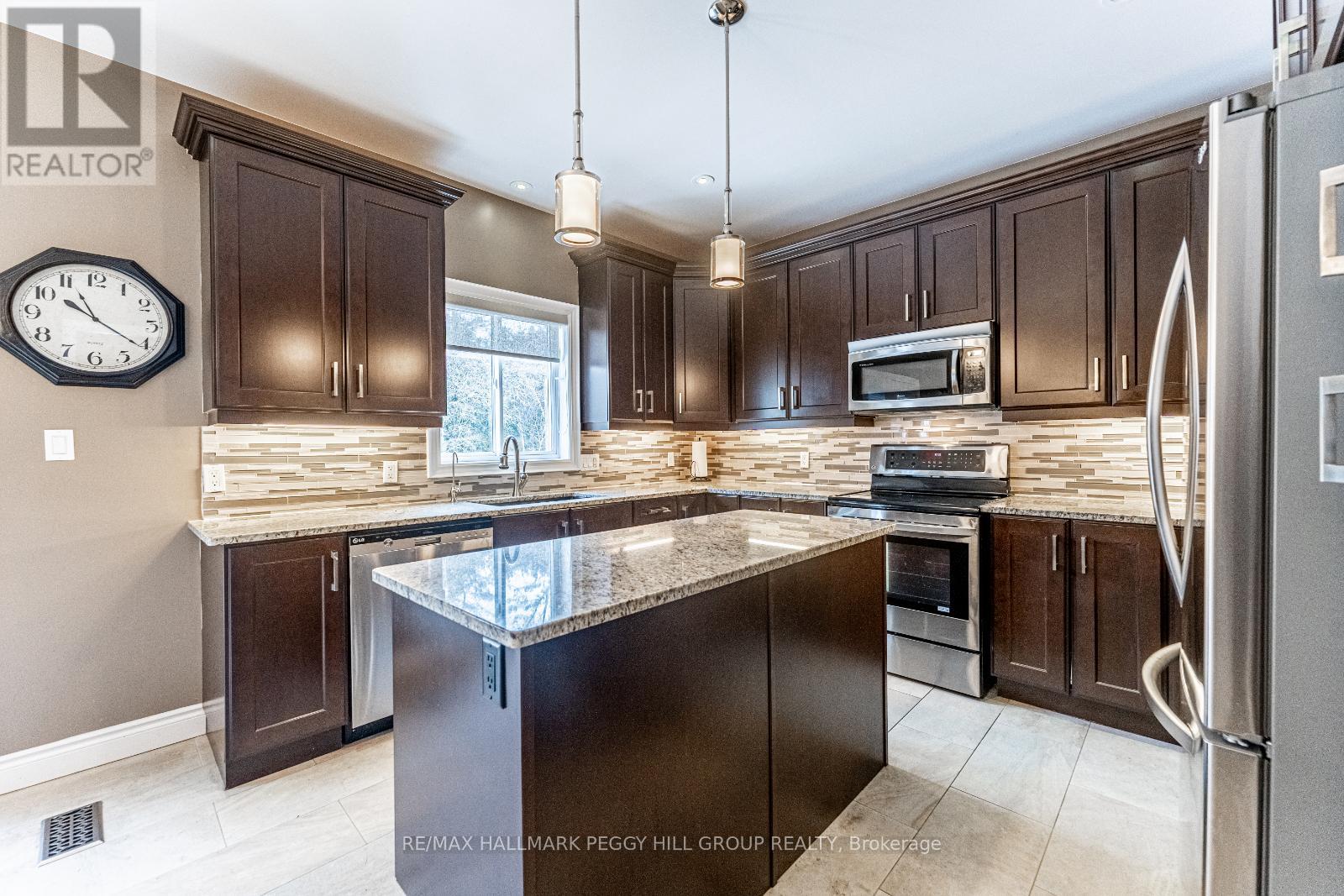 3213 Beach Avenue, Innisfil, Ontario  L9S 2K6 - Photo 4 - N12127188