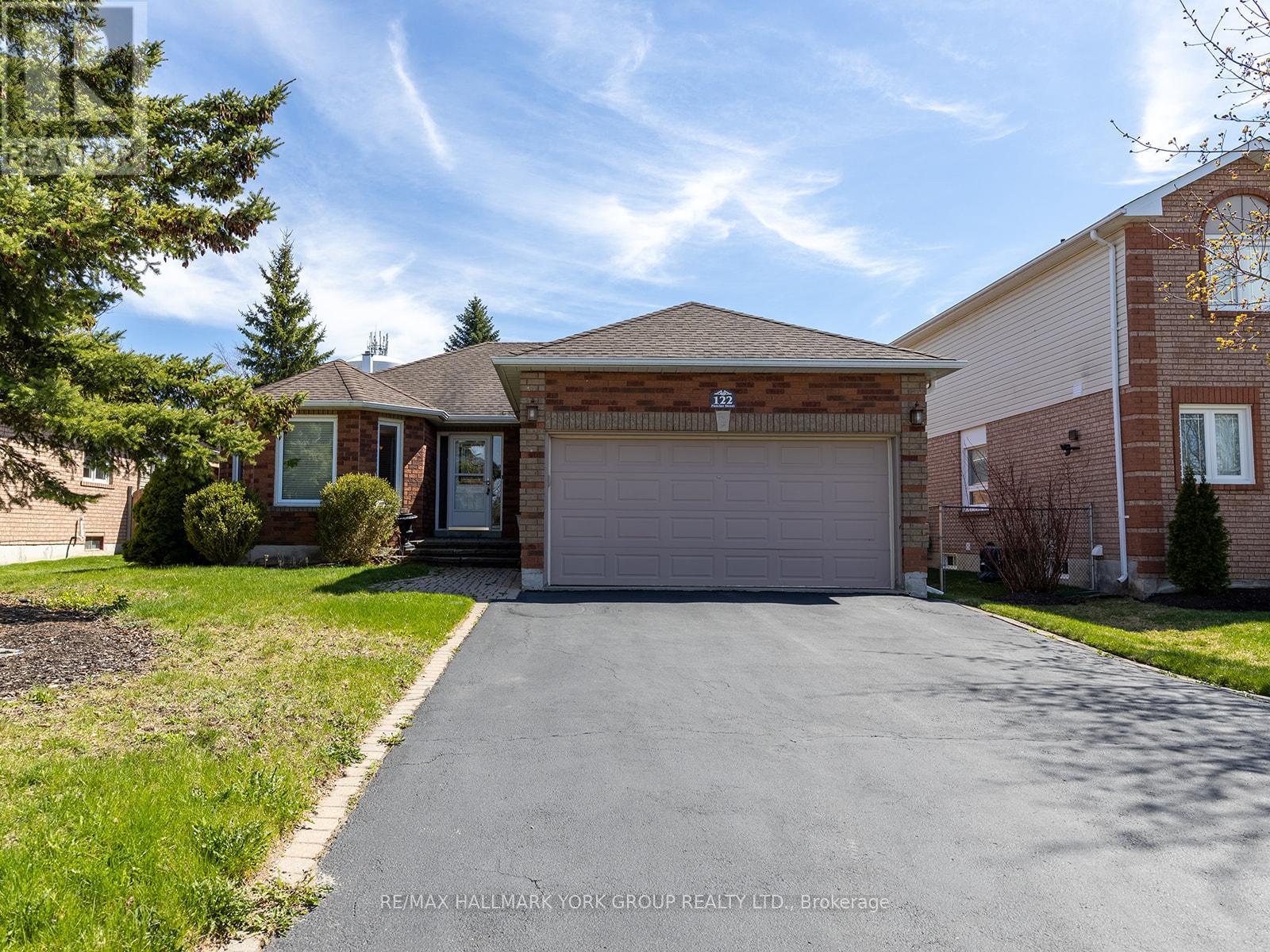 122 Fletcher Street, Bradford West Gwillimbury, Ontario  L3Z 2Y9 - Photo 1 - N12127193