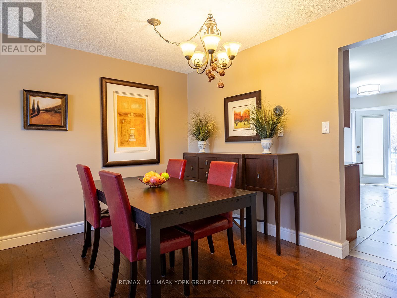 122 Fletcher Street, Bradford West Gwillimbury, Ontario  L3Z 2Y9 - Photo 2 - N12127193