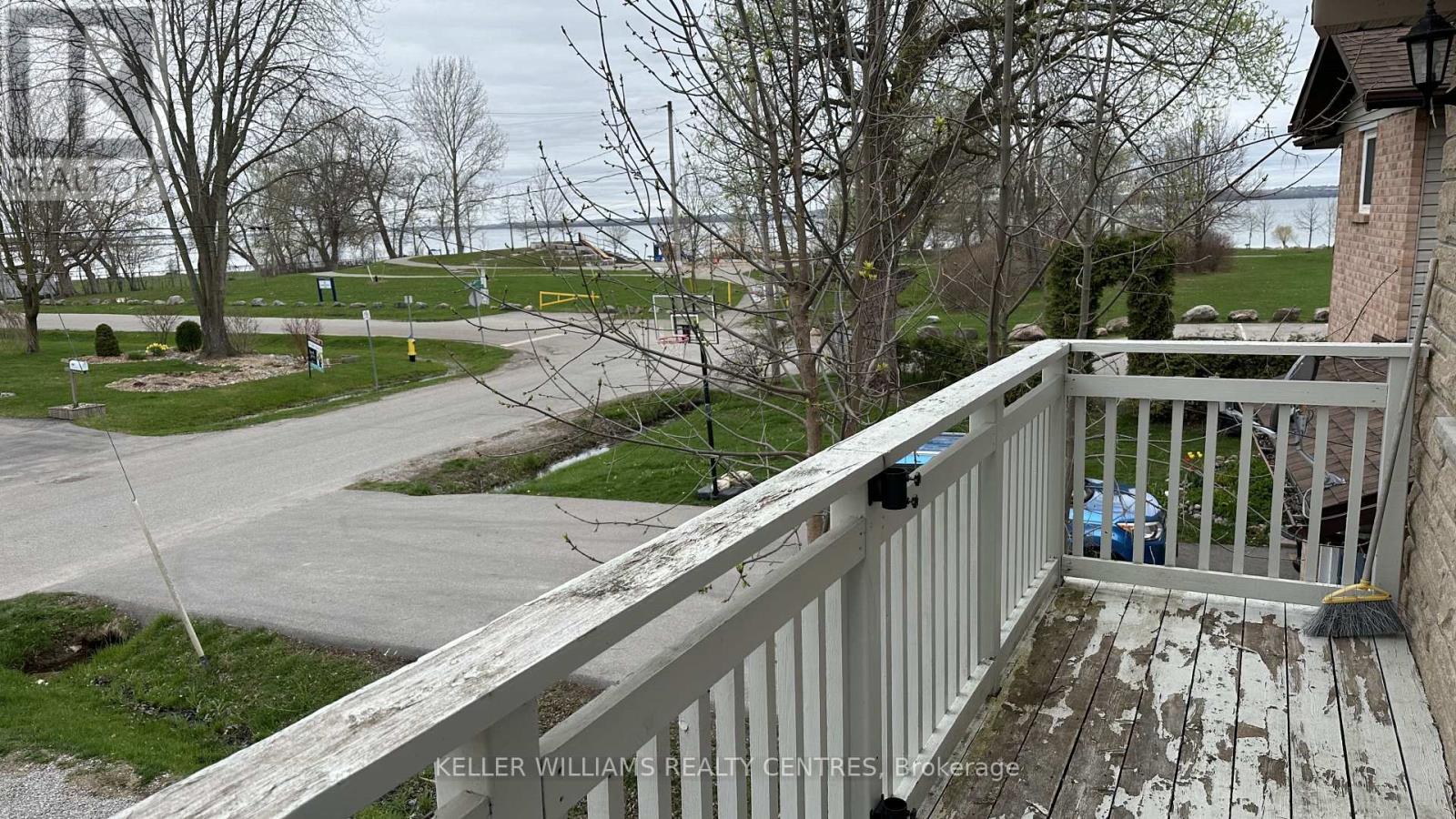 #upper - 210 Way's Bay Drive, Georgina, Ontario  L4P 2M7 - Photo 11 - N12127302