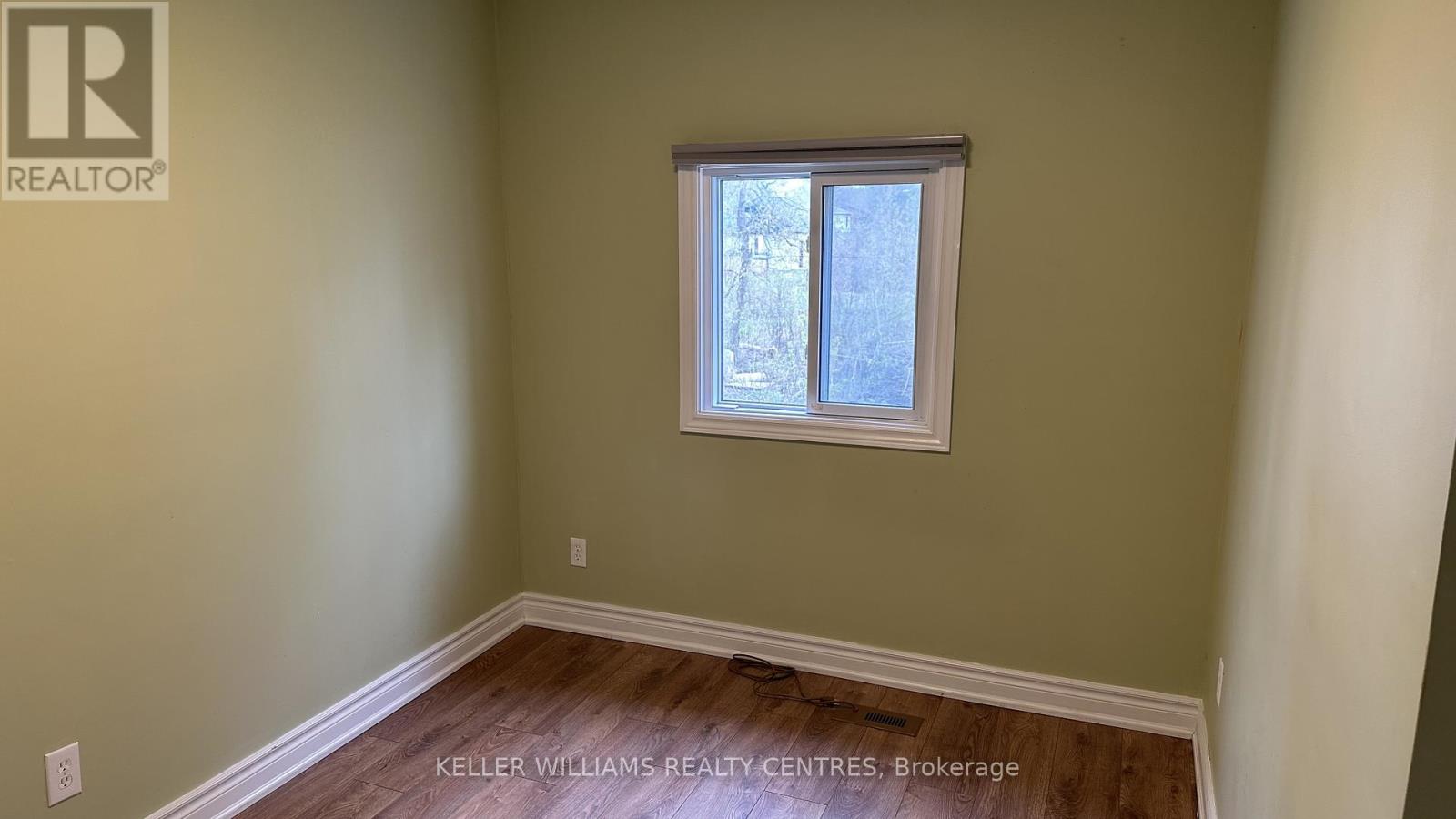 #upper - 210 Way's Bay Drive, Georgina, Ontario  L4P 2M7 - Photo 9 - N12127302