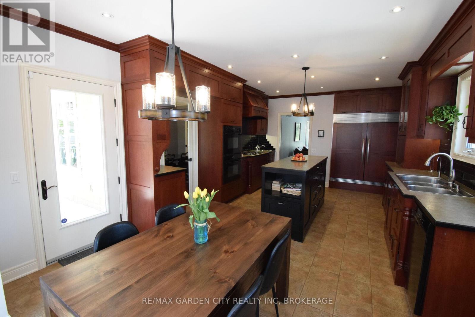 273 Canboro Road, Pelham (Fonthill), Ontario  L0S 1M0 - Photo 10 - X12127581