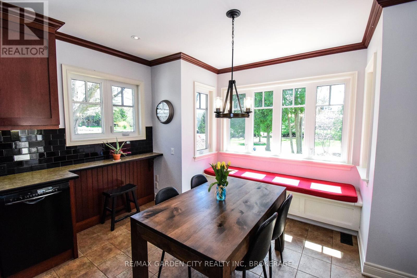 273 Canboro Road, Pelham (Fonthill), Ontario  L0S 1M0 - Photo 11 - X12127581